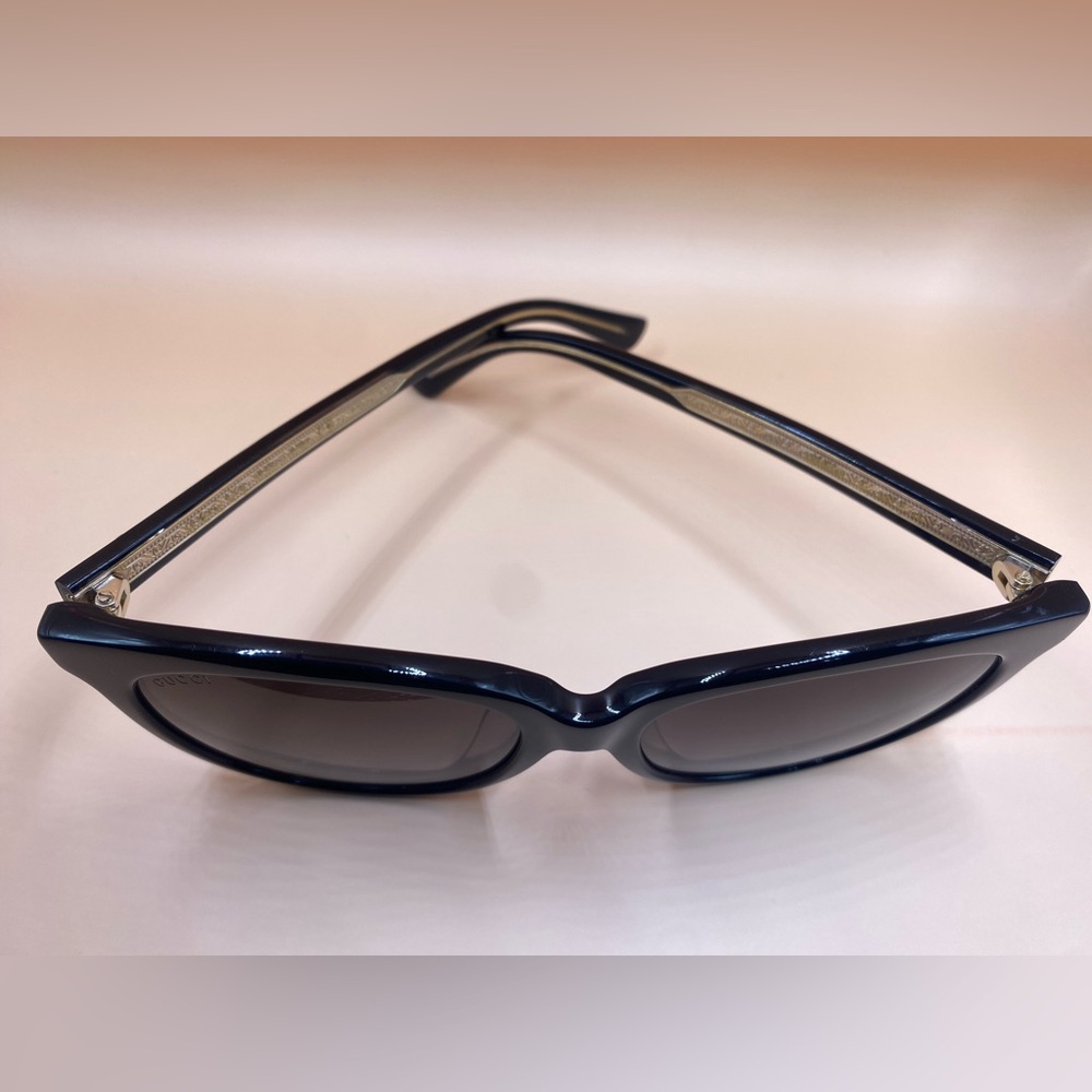 Gucci Black with gold logo Sunglasses. - Picture 2 of 9